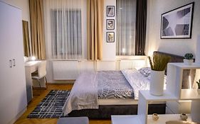 Cubic Central Lux